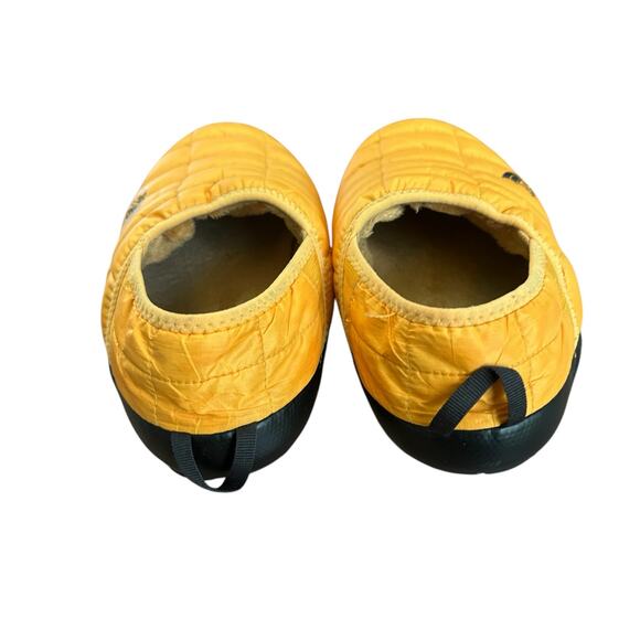 The Northface Men’s Thermoball Traction Mule V slippers Yellow Black Slip-On 11 - Picture 4 of 8